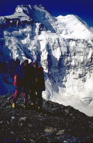 Auf dem Vorobjev (5691 m), Blick zum (riesigen) Pik Kommunismus