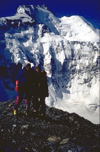 Auf dem Vorobjev (5691 m), Blick zum (riesigen) Pik Kommunismus