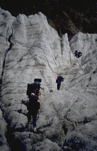 Der Weg zum ersten Lager am Pik Korzhenevskaja f�hrt durch den Gletscherbruch